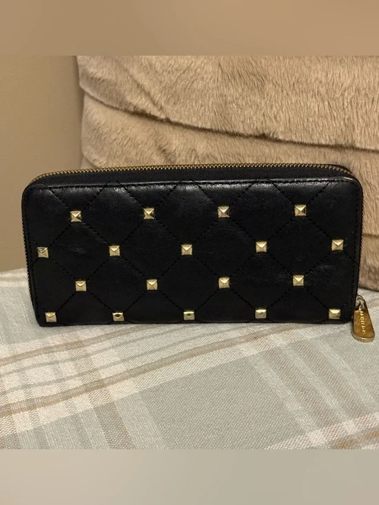 Michael Kors Susannah Quilted Lambskin Wallet Black Gold Pyramid Studs - Picture 3 of 3